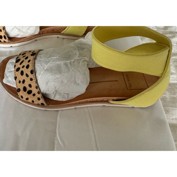 Cute and Comfy DOLCE VITA SANDALS,  6 - Picture 2 of 3